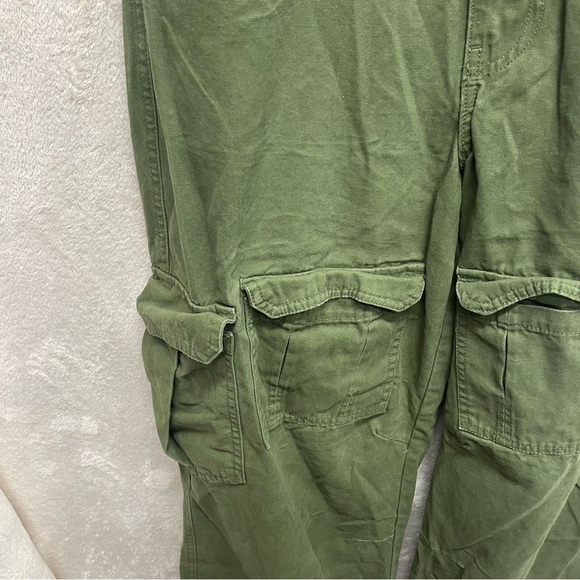 Forever 21 women’s army green cargo pants wide leg size large double pockets - Picture 6 of 8